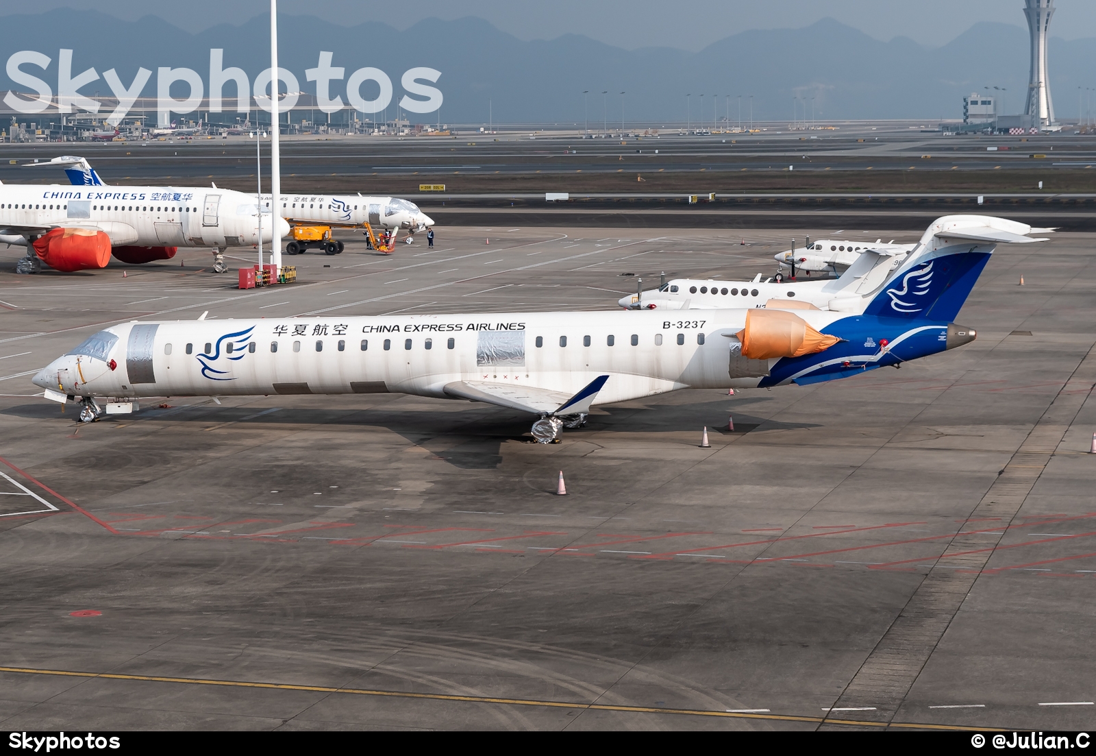华夏航空 Bombardier CRJ-900LR
