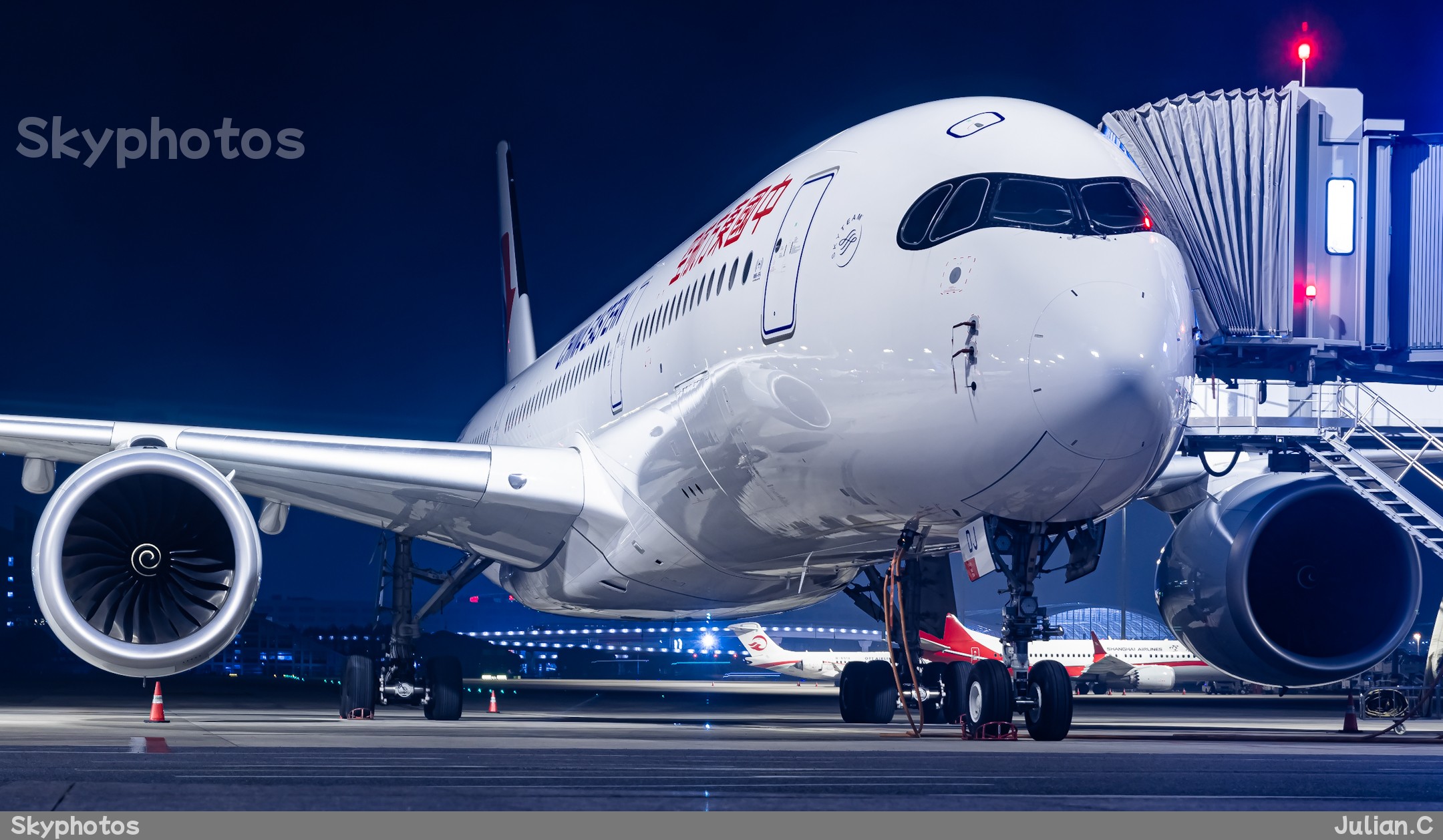 中国东方航空 Airbus A350-941