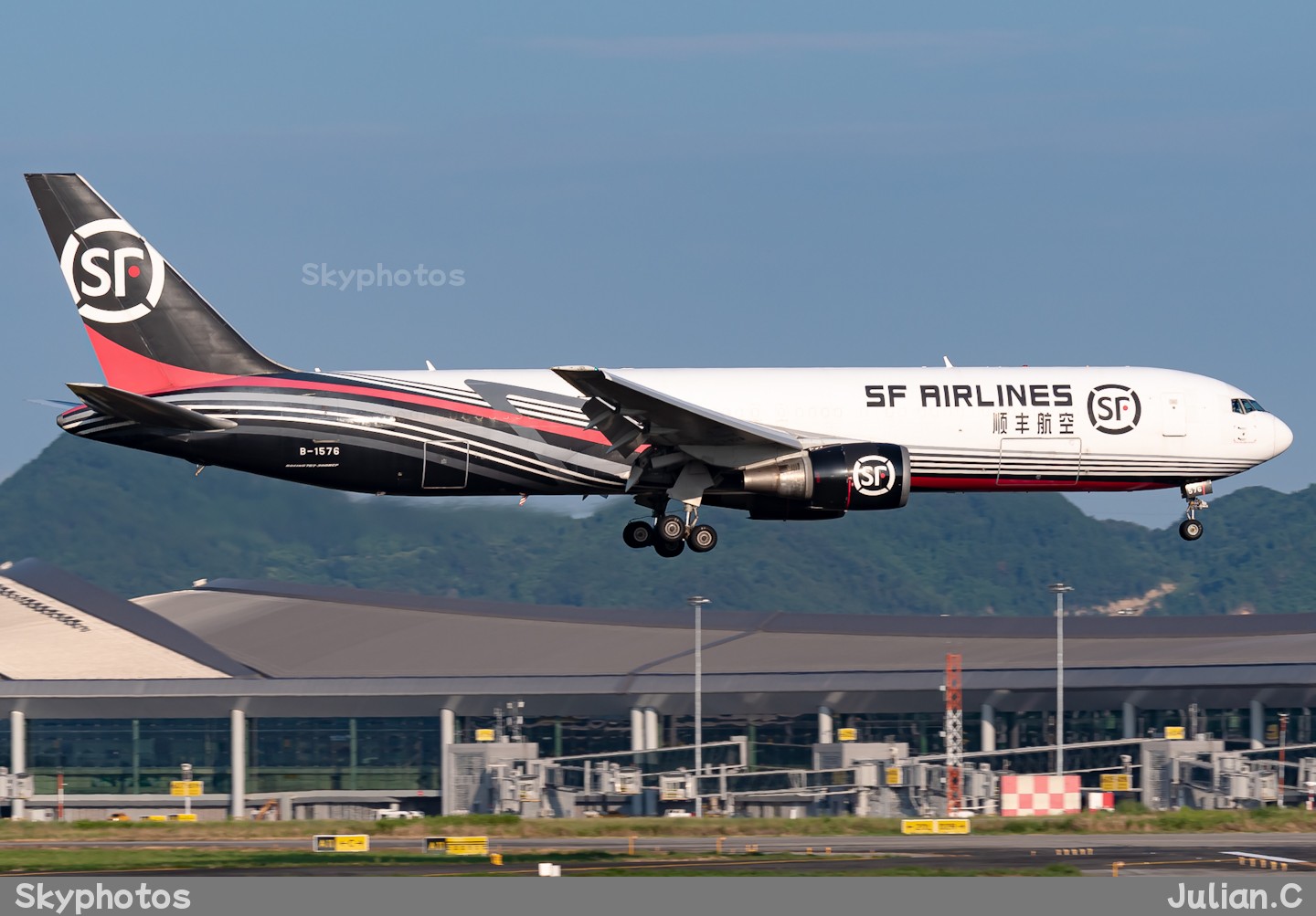顺丰航空 Boeing 767-338ER(BCF)