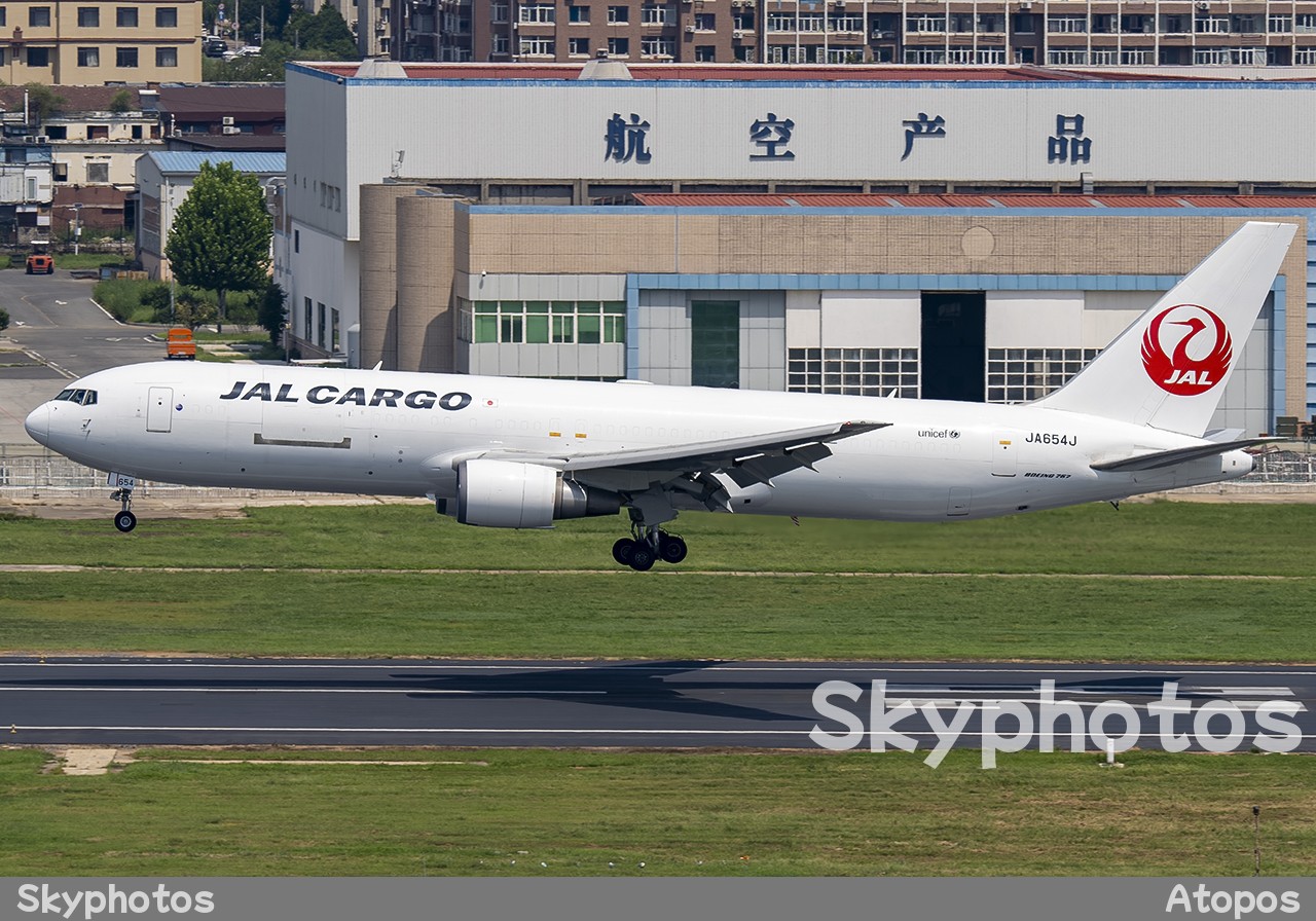 JAL Cargo Boeing 767-346(ER)(BCF)