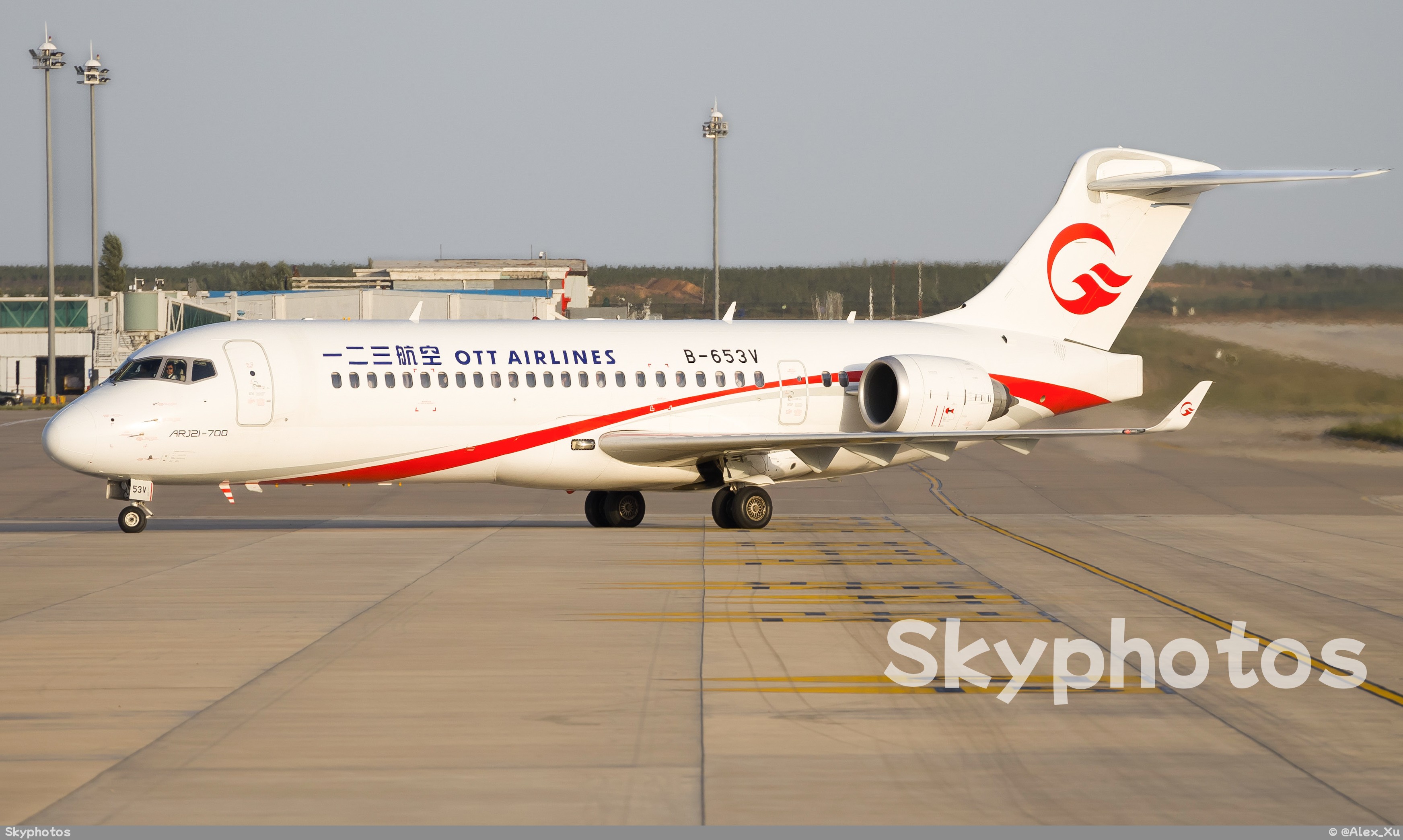 一二三航空/中国东方航空 ARJ21-700