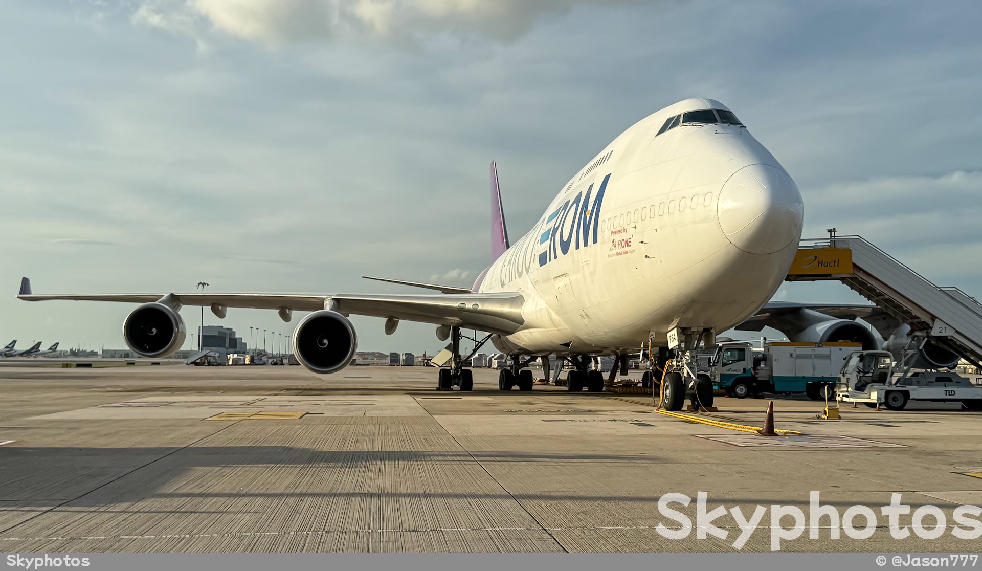 ROM CARGO Airlines B747-4D7(BCF)