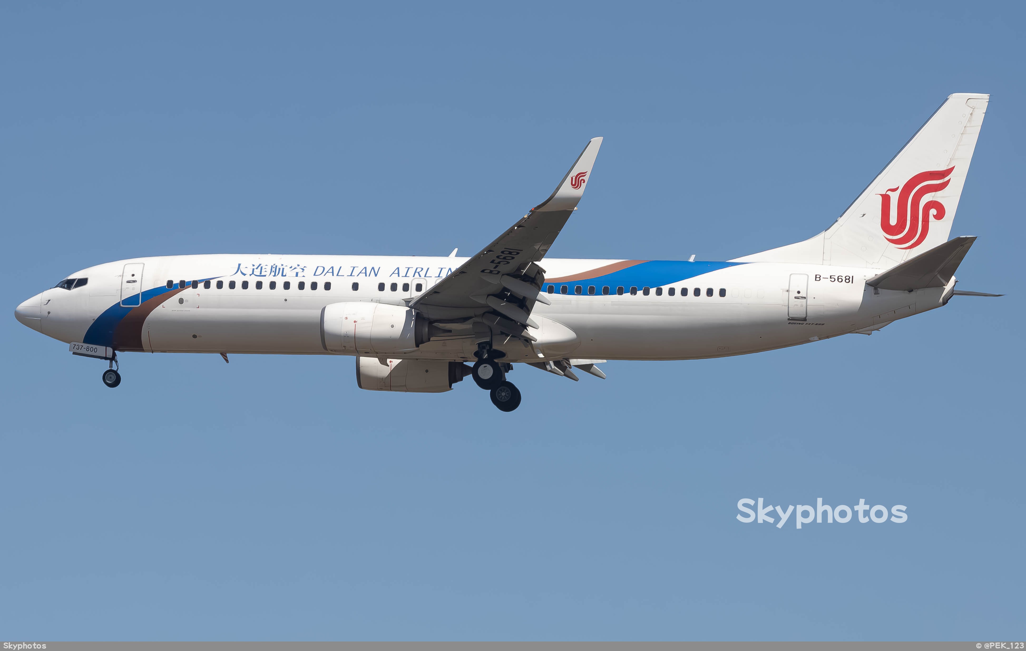 大连航空 B737-89L(WL)