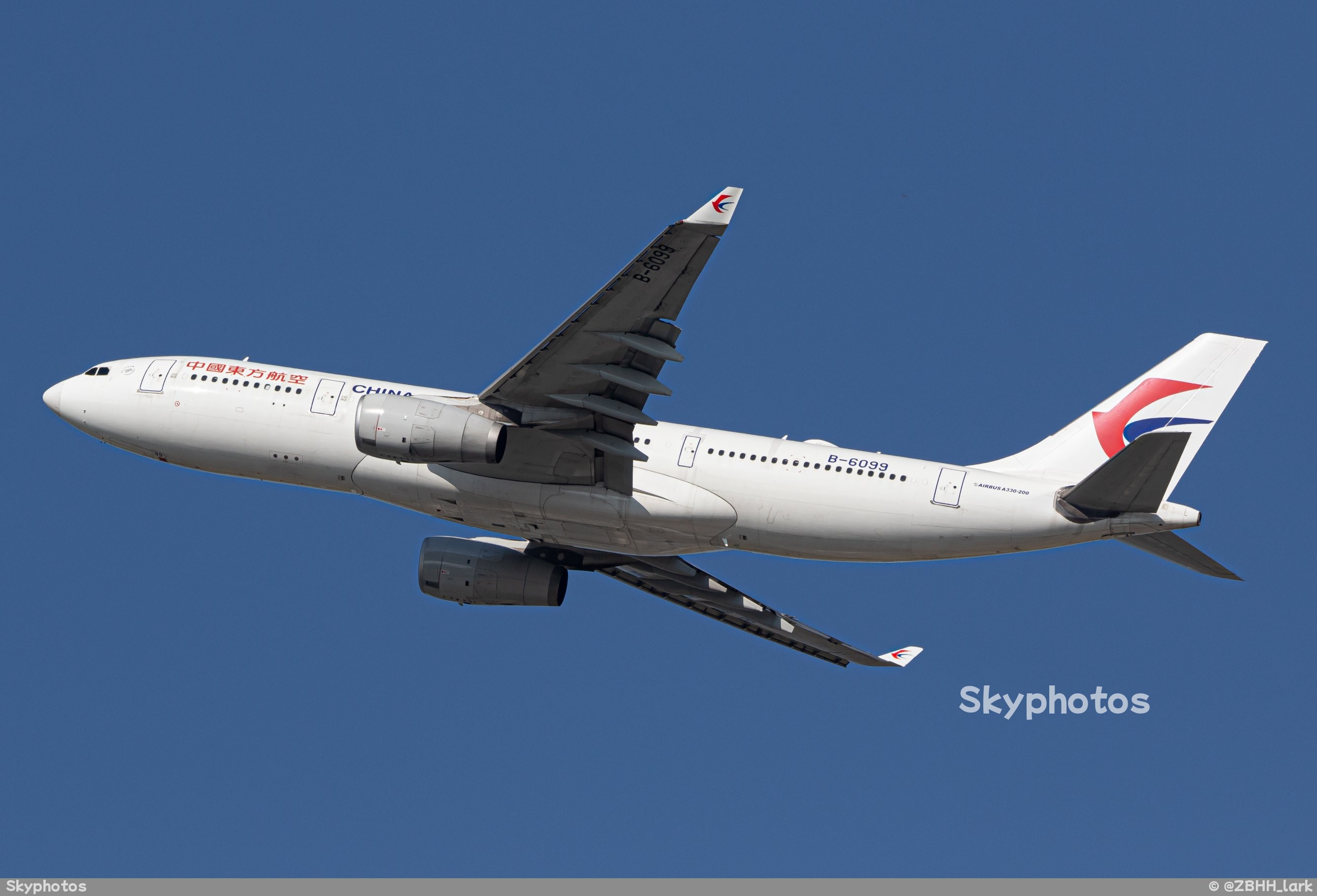 中国东方航空 A330-243