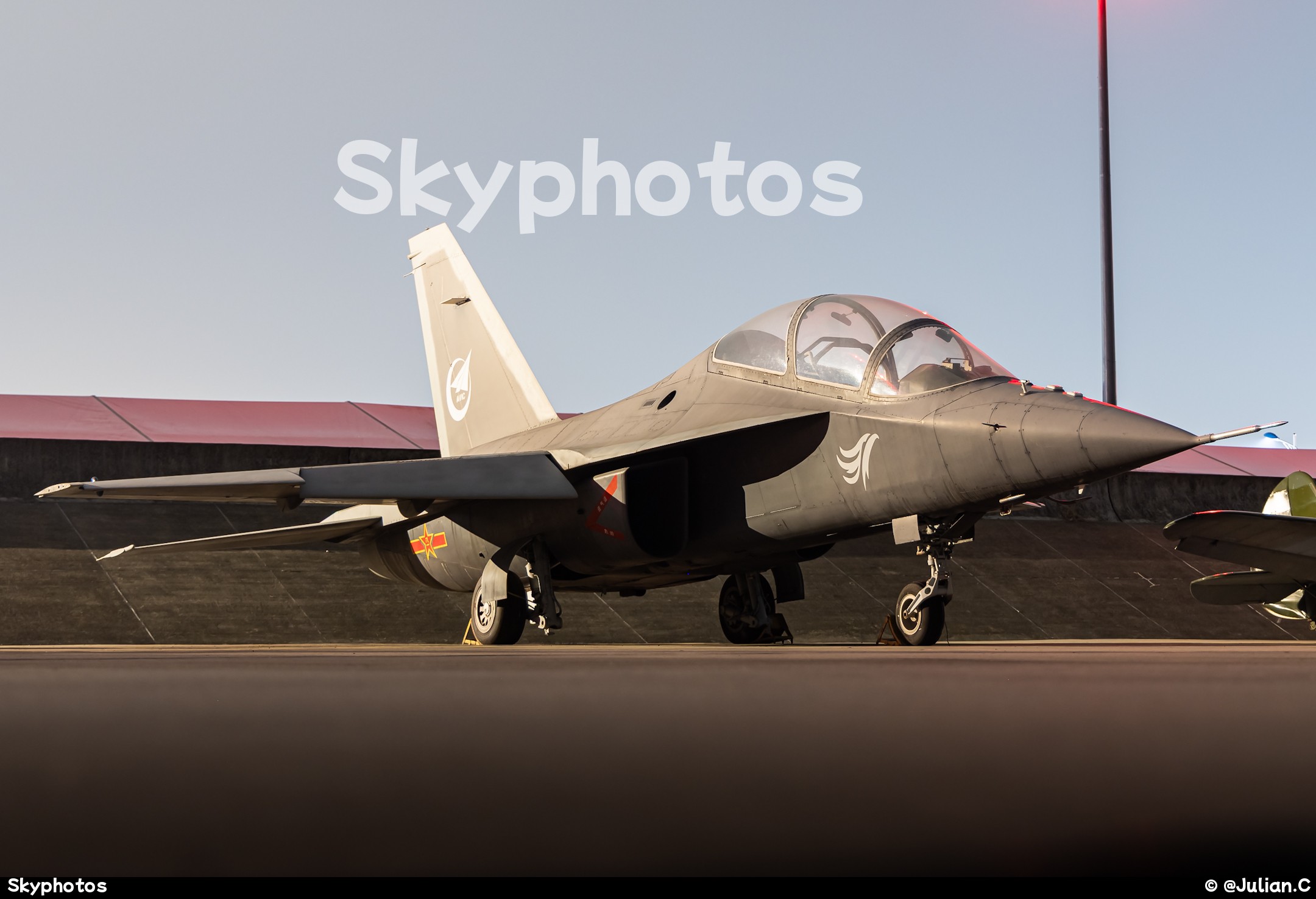 中航工业 Nanchang L-15 Falcon