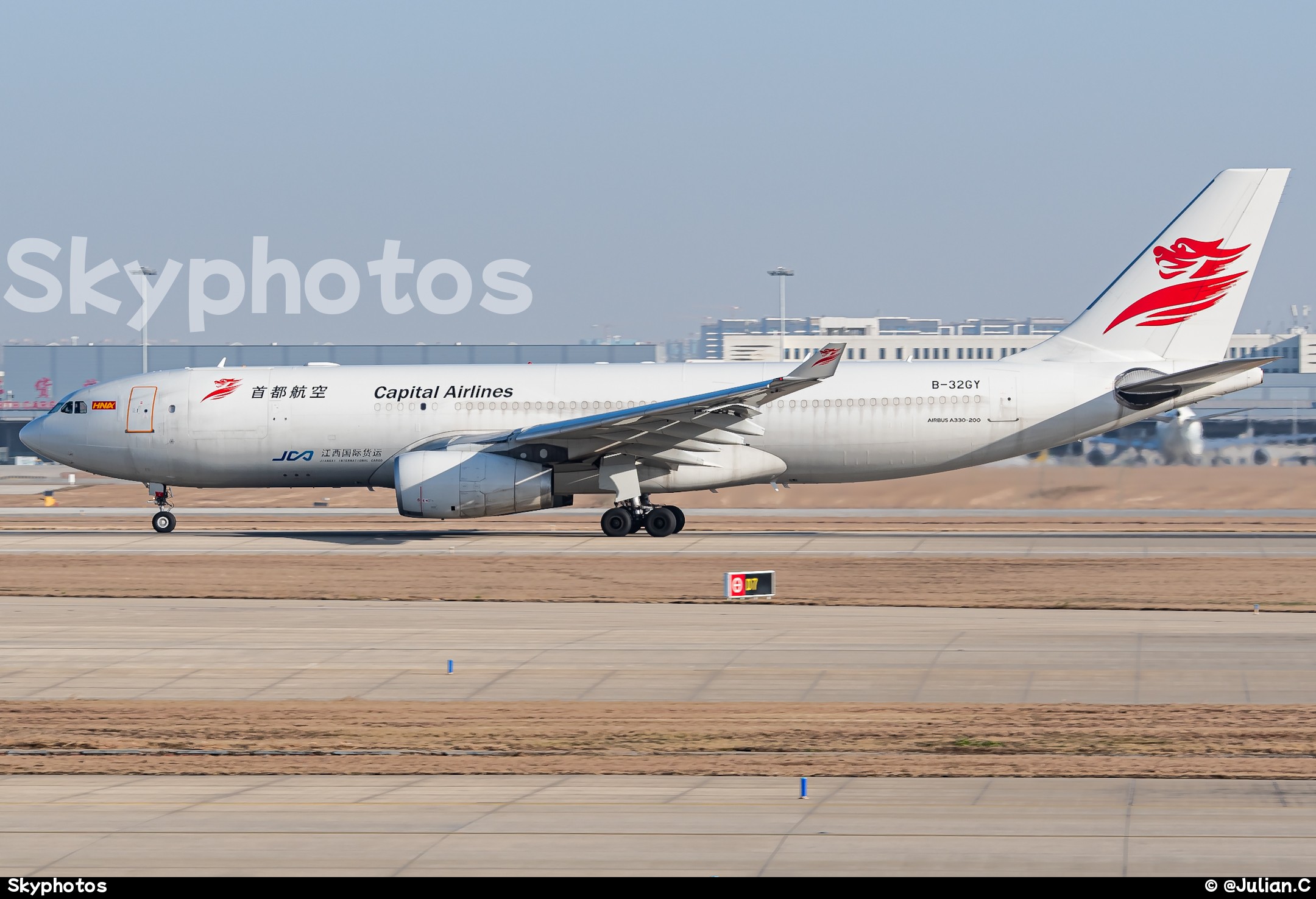 首都航空 Airbus A330-243(P2F)