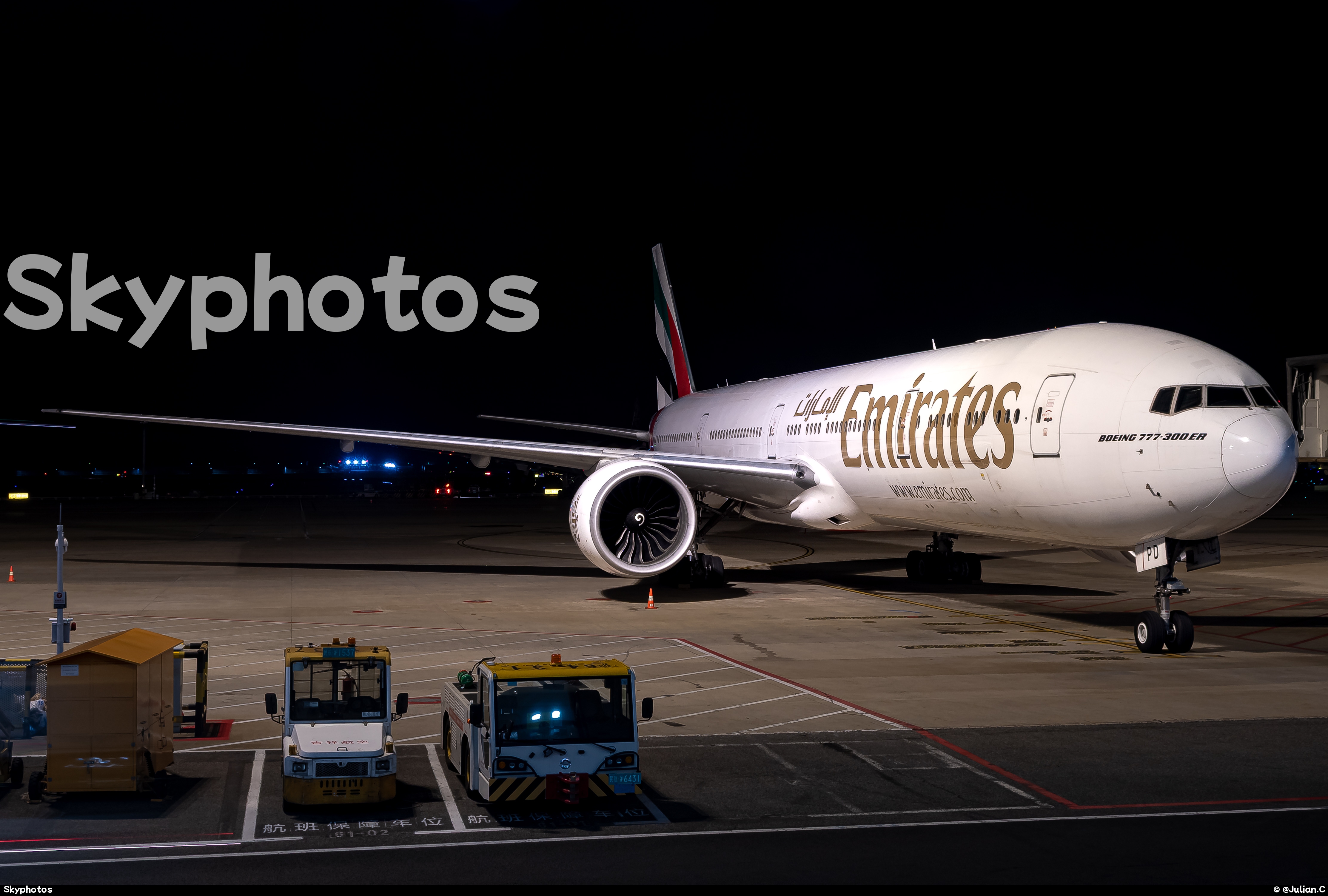 Emirates Boeing 777-31HER
