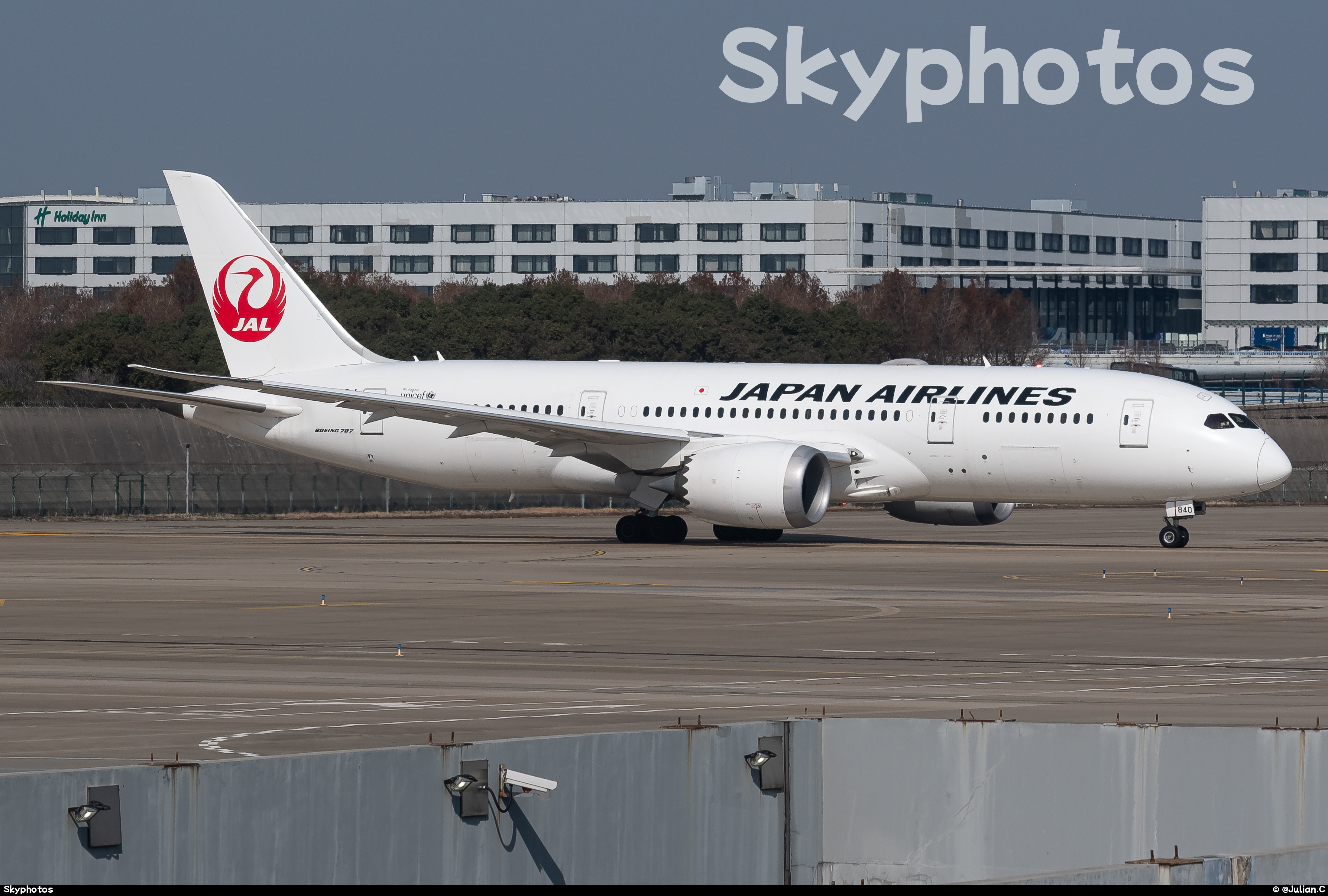 Japan Airlines Boeing 787-8